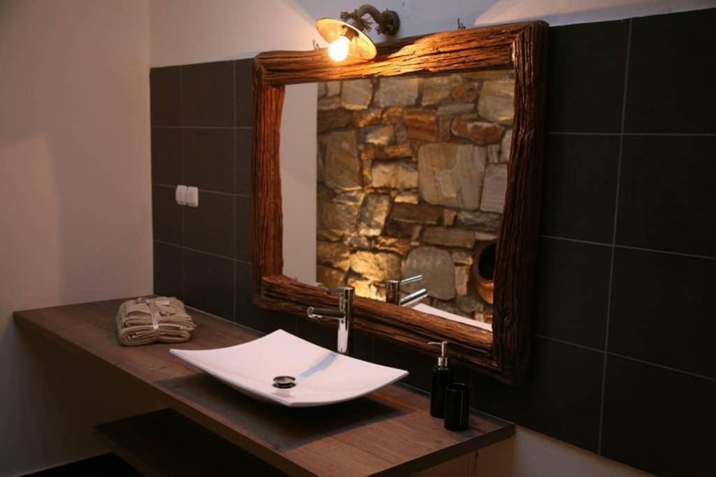 Chez Kiki Et Ioannis Apartment Engares